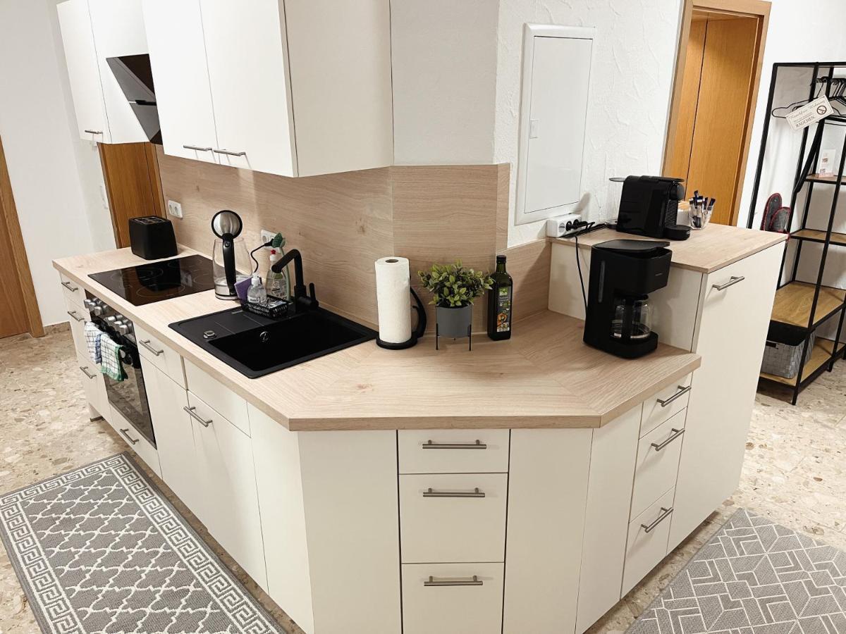 Bohnapartments Elisa - Wohlfuehlapartment Mit 2 Gratis Parkplaetzen Und 3 Schlafzimmern - Wlan - Vollausstattung Erfurt Exteriér fotografie